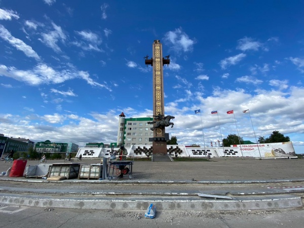 В Якутске проводится ремонт площади Победы и мемориального комплекса «Солдат Туймаады»