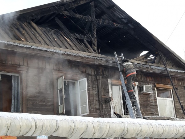 В Якутске идет тушение пожара по улице Рыдзинского