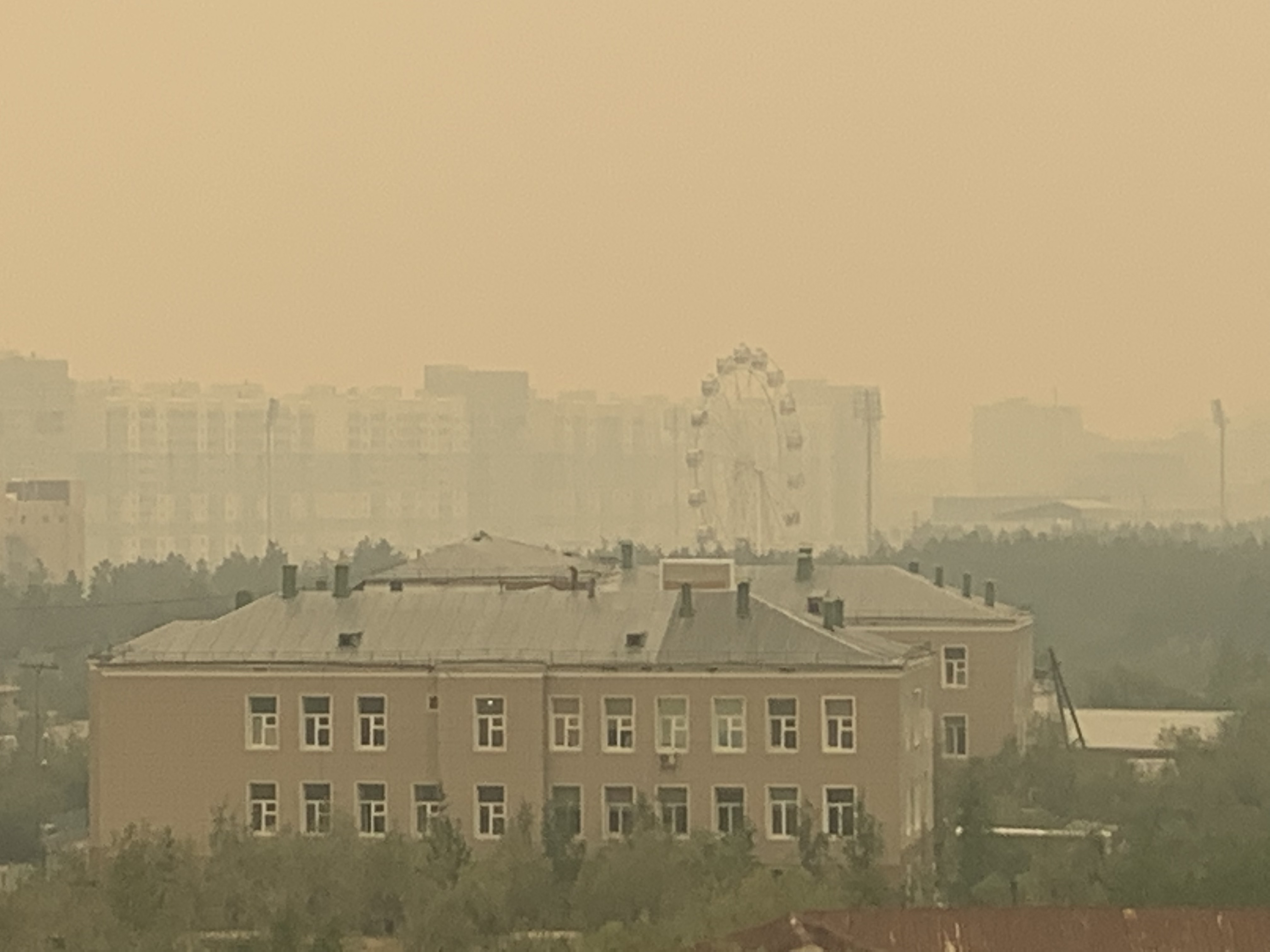 Накрыло плотно. Дым в Якутске. Загрязнение воздуха Якутск. Дым в Якутске 26 мая 2022. Дым в Якутске сегодня.