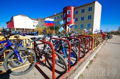 В Хатасской школе открыта многофункциональная площадка с велопарковкой