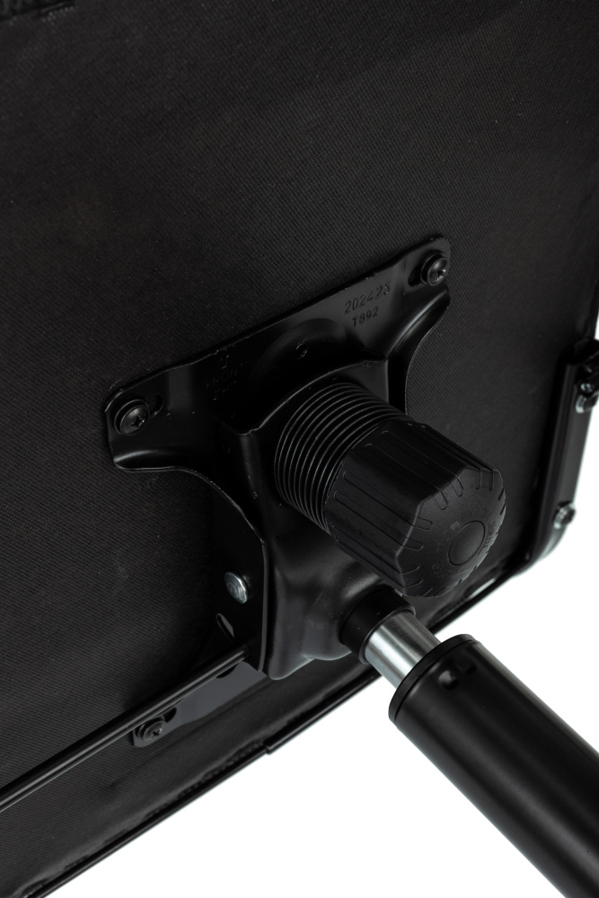 Фото - кресло руководителя Бюрократ CH Balance 