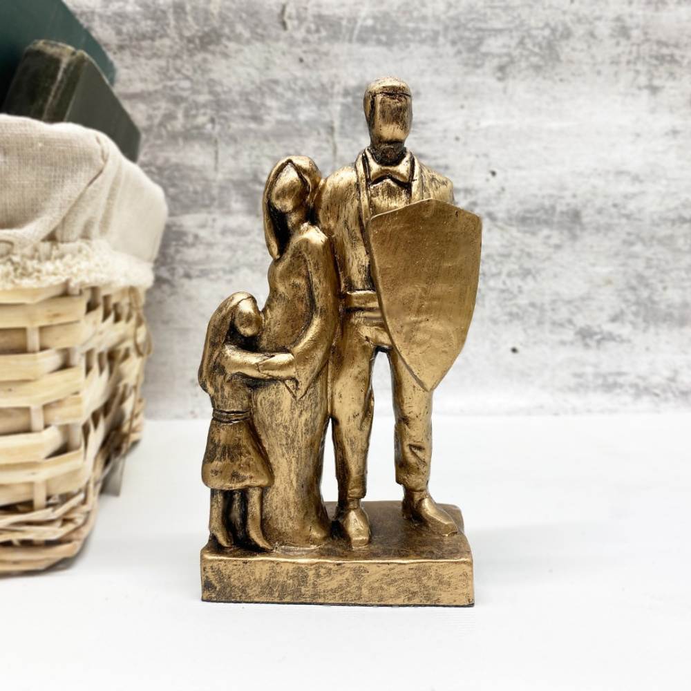 Фото - статуэтка Защитник семьи бронза 