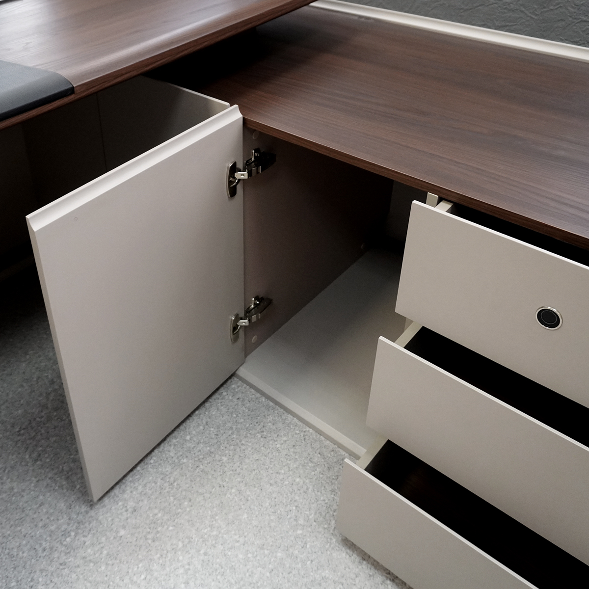 Фото - кабинет руководителя Астон 