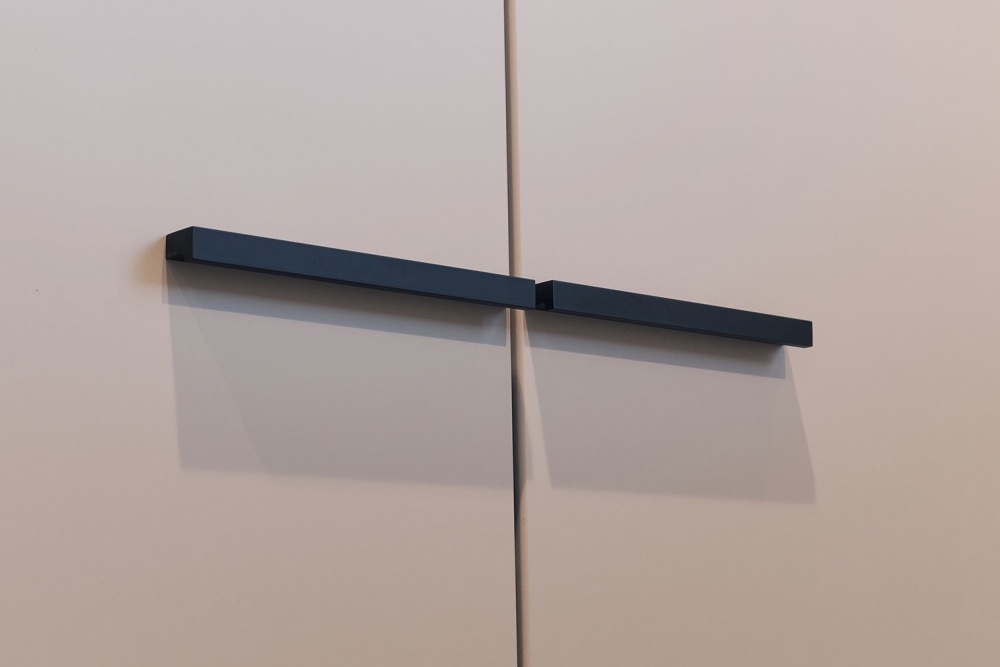 Фото - шкаф 2-дв Милагро с 3-ящ 